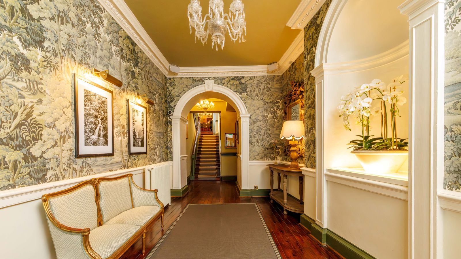 Front Hall 1600 x 1067