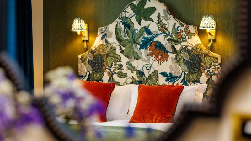 DS mirror reflection 800x450