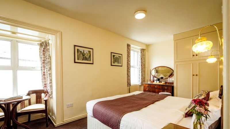 Full Room Classic Double Bedroom 1600 x 1067