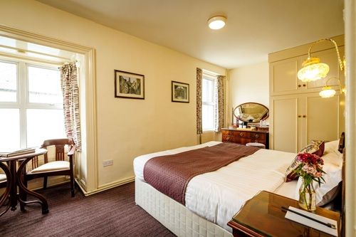 Full Room Classic Double Bedroom 500x333